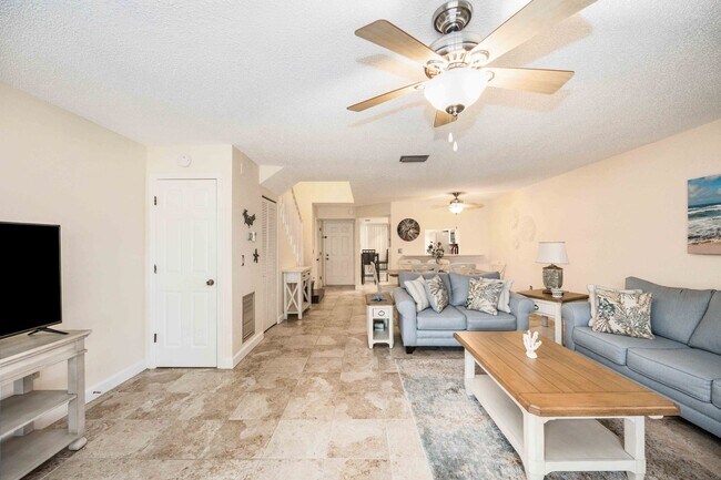 Building Photo - Seasonal or Annual 2 Bedroom, 2.5 Bathroom...
