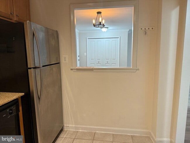 Building Photo - 10570 Main St