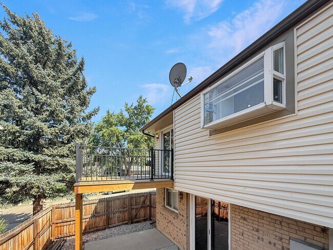 Building Photo - $0 DEPOSIT OPTION. CHARMING 4BED/2.5BATH I...