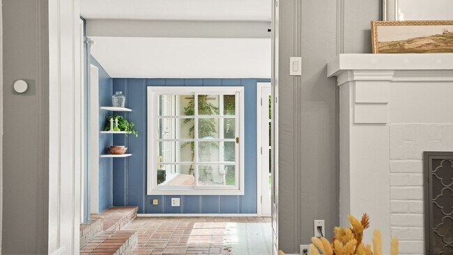 Building Photo - FALL IN LOVE with Ranch Style Living!