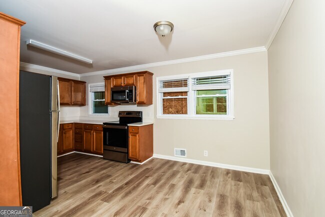 Building Photo - 598 Oakside Dr SW