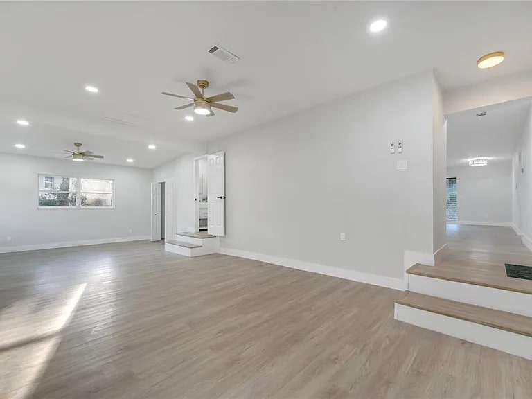 Building Photo - 7043 Carlene Dr