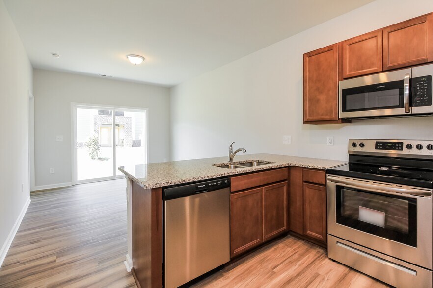 Building Photo - 7284 Bellacroft Dr