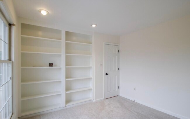 Building Photo - 4100 Ulster Rd