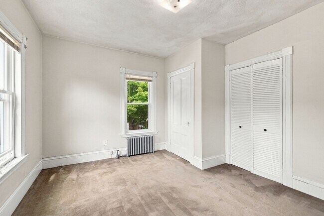 Building Photo - 16 Lochwan St