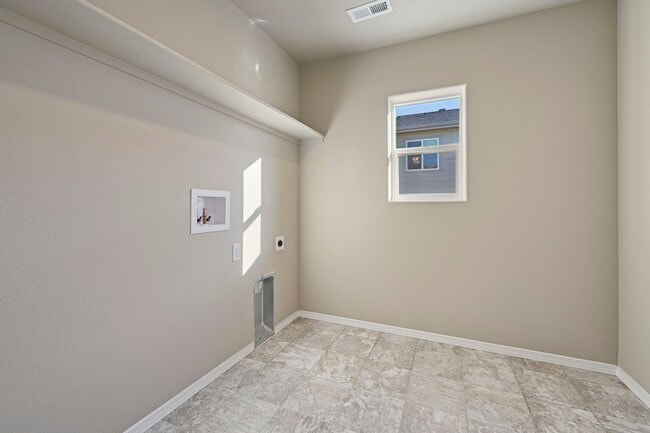 Building Photo - 3 Bed 2 bath house off of N Carefree!