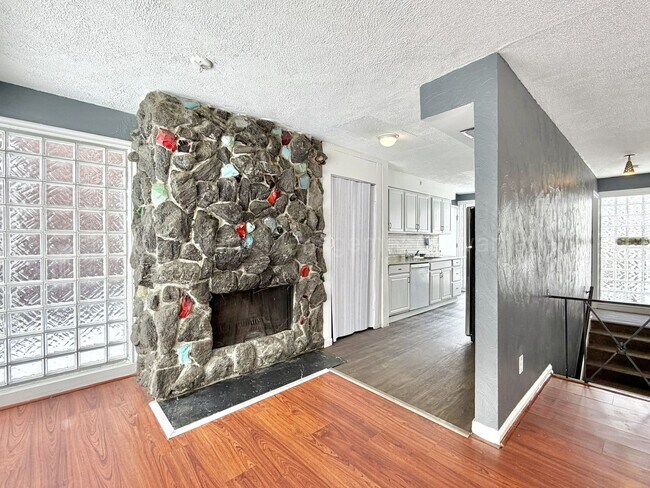 Building Photo - Beautiful Mid-Century 3 Bedroom Steps from Detroit Golf Club!