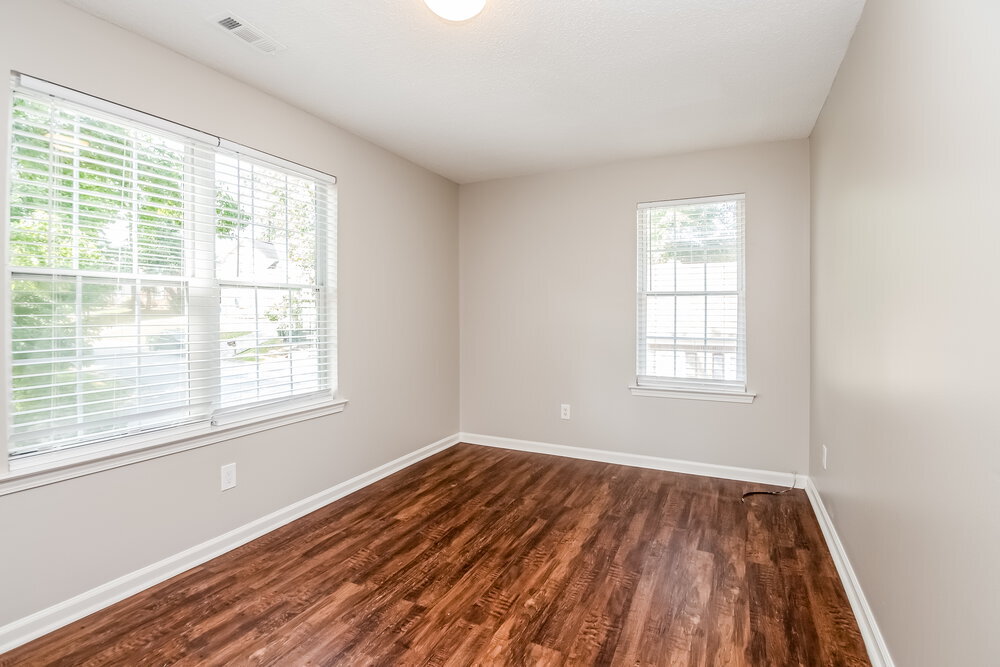 Building Photo - 630 W Manor