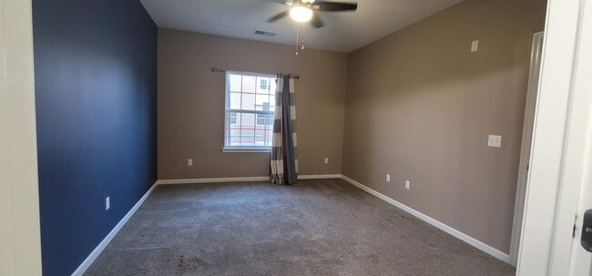 Building Photo - 712 Strassle Way