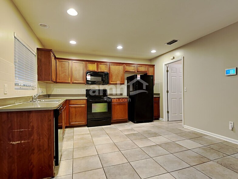 Building Photo - 86336 Augustus Ave