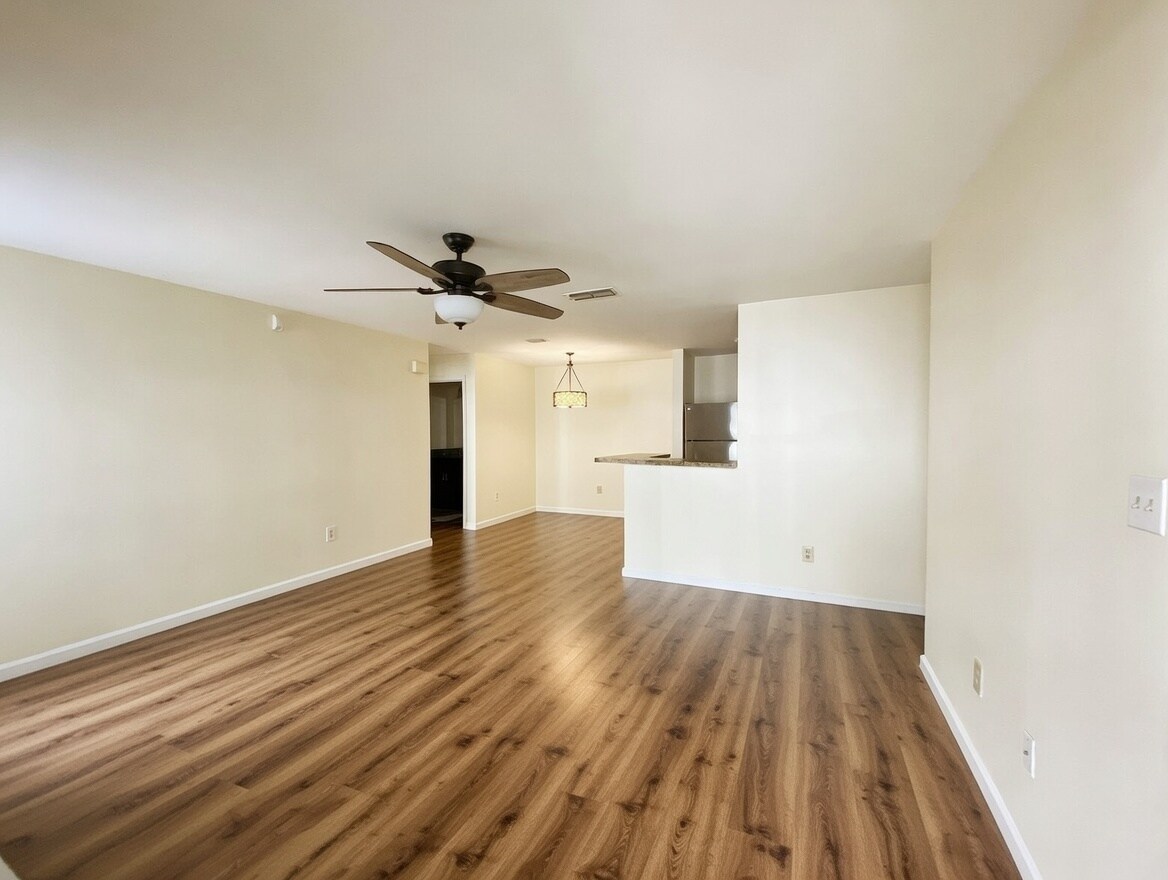 Building Photo - 635 Granville Ct