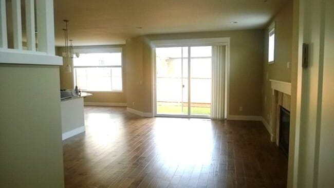 Building Photo - Spacious single family in quiet Lynnwood n...