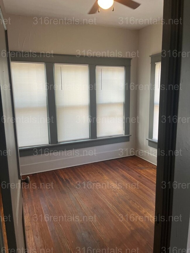 Building Photo - $1150 - 3 bed 1 bath - Single Family Home