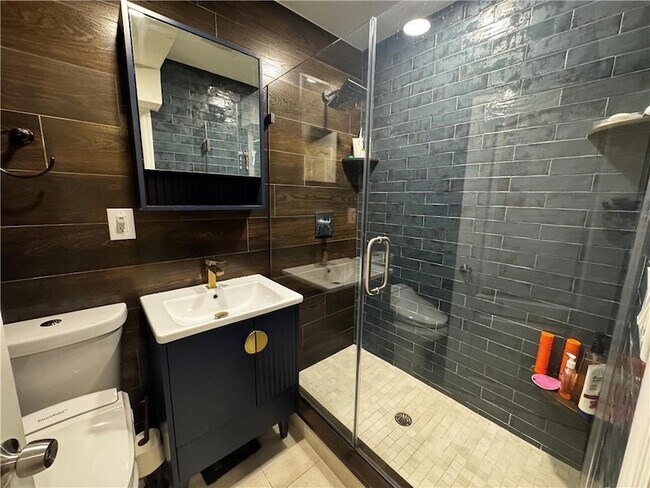 Building Photo - 1764 E 19th St