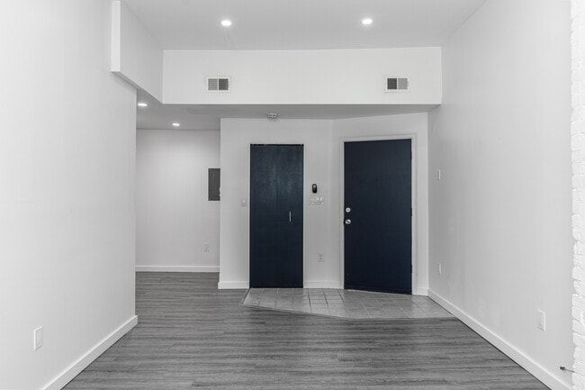 Building Photo - 916 Highview St