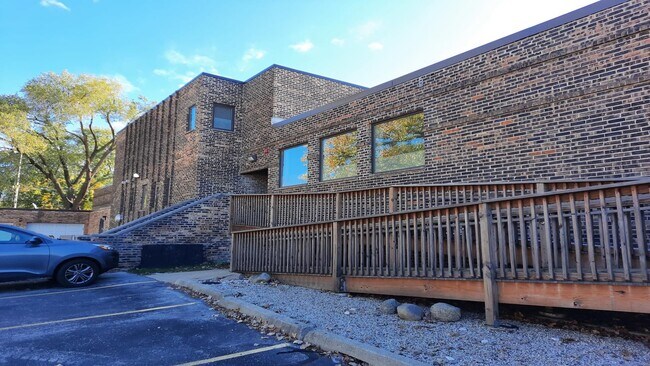 Building Photo - Elevate Your Lifestyle, Stunning 3-Bedroom Loft in Evanston