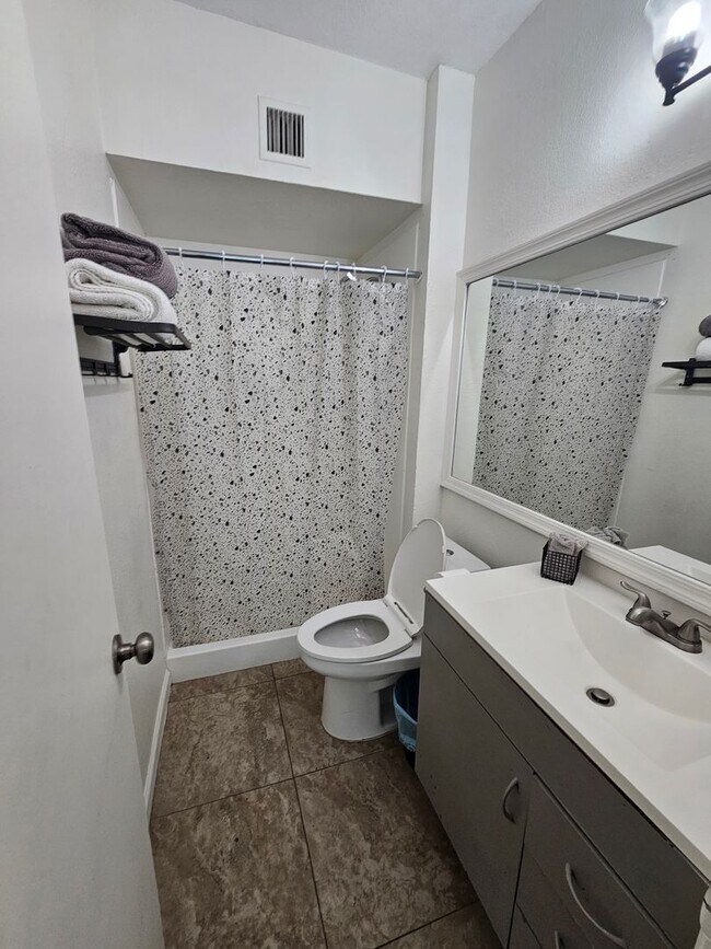 Building Photo - 2195 UNFURNISHED ~ $2395 PARTIALLY   FURNISHED  NO UTILITIES INCLUDED