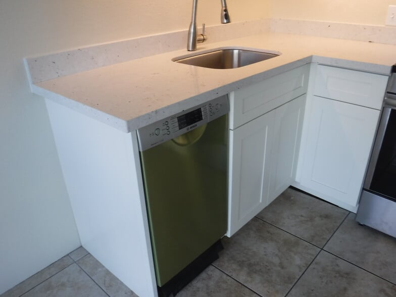 Building Photo - 2211 Ala Wai Blvd