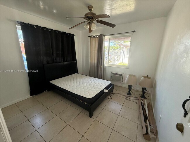 Building Photo - 14355 NE 6th Ave