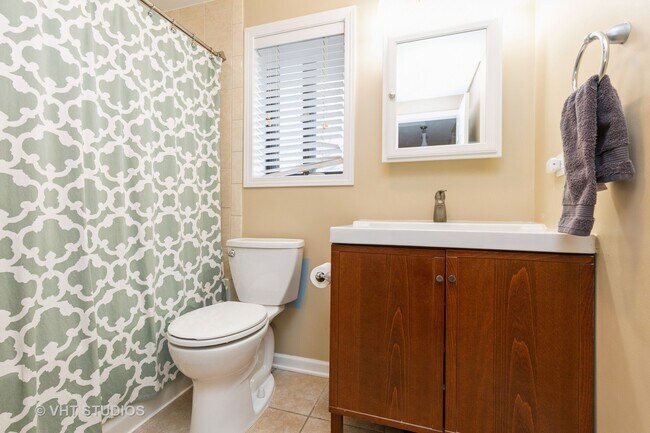 Building Photo - 1422 Tonset Ln