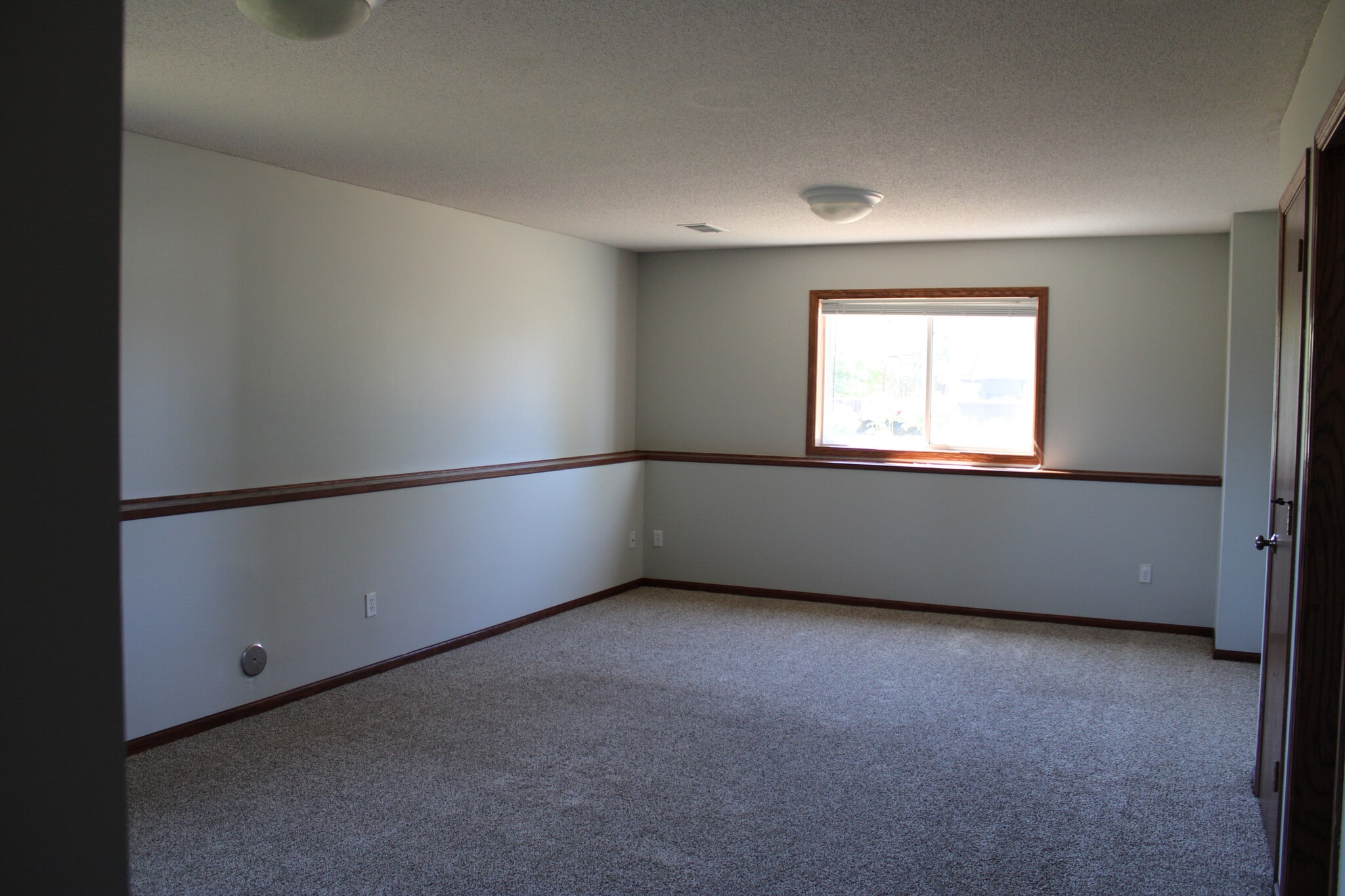 Family room - 436 23rd Ave N