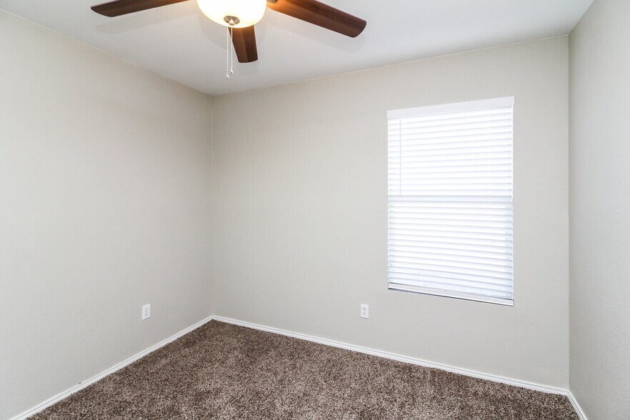 Building Photo - 1329 Castle Ridge Rd