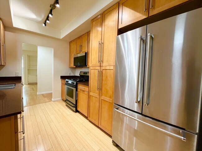 Building Photo - Located in Century City Adjacent to Beverly Hills!