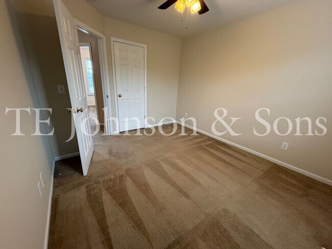 Building Photo - Charming 3-Bedroom Home with Modern Comfor...