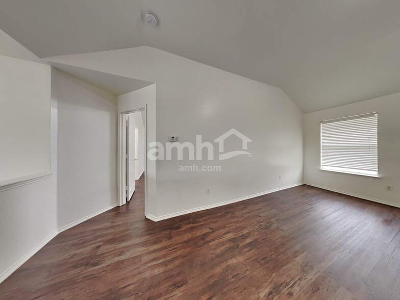Building Photo - 4724 Ocean Dr