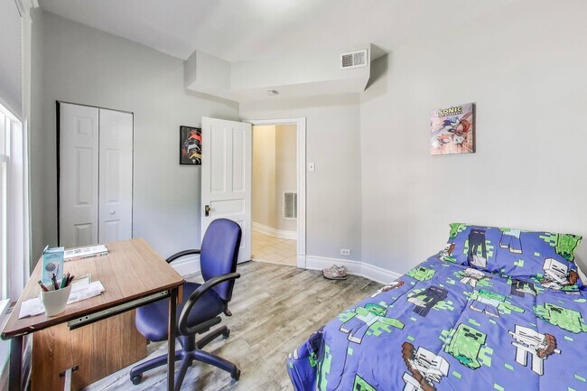 Building Photo - 5169 S Michigan Ave