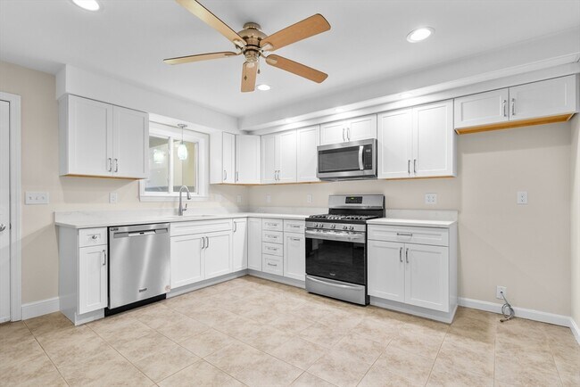 Building Photo - 181 Pilgrim Rd