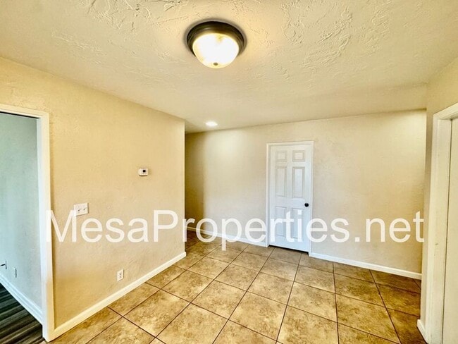 Building Photo - 677 E Highland Ct