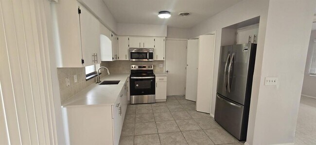 Building Photo - 1785 Elinor Pl