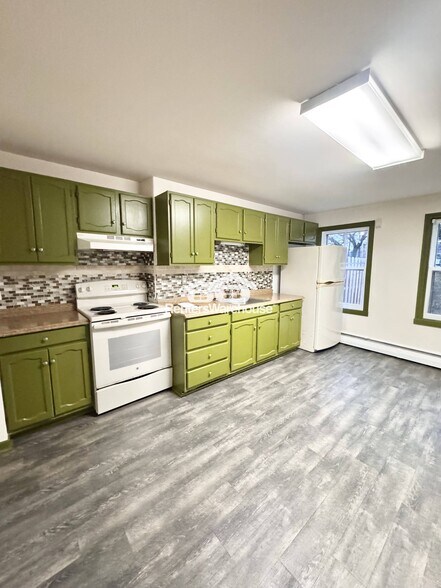 Building Photo - 116 W 4th St