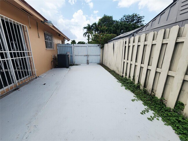 Building Photo - 20847 SW 118th Ct