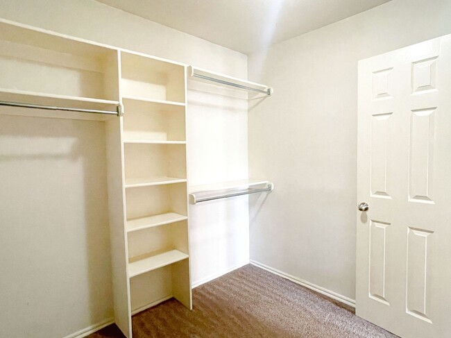 Building Photo - 825 SW 39th St