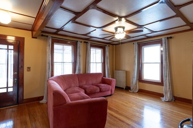 Building Photo - 4 Bedroom house conveniently located in Florence