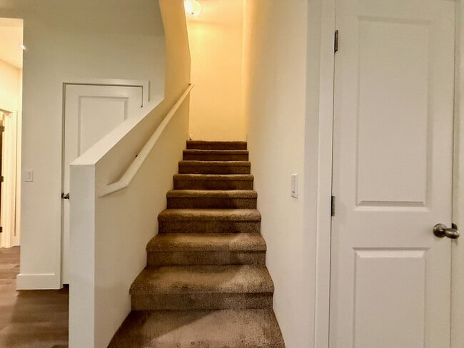 Building Photo - 3 BED 2.5 BATH 2 CAR GARAGE TOWNHOUSE w/ P...