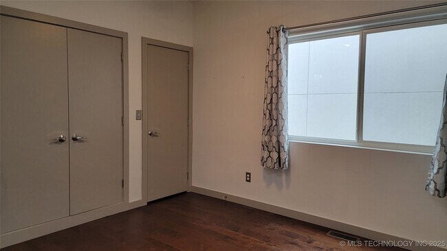 Building Photo - 1430 S Quincy Ave