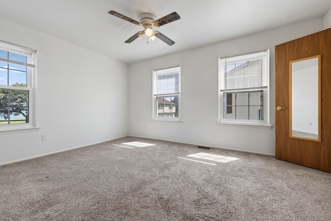 Building Photo - 26070 N Lake Dr
