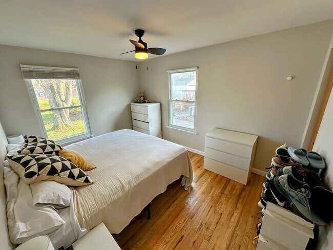 Bedroom 1 - 174 E Crest Dr