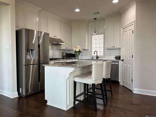 Building Photo - 13965 Lexington Park Dr