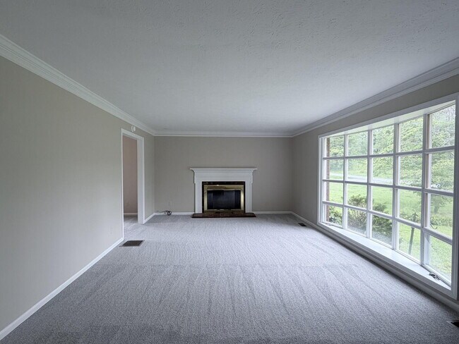 Building Photo - 725 Wildflower Ln