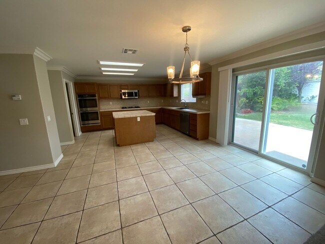 Building Photo - Temecula 4 Bedroom + Loft & Office Available in July