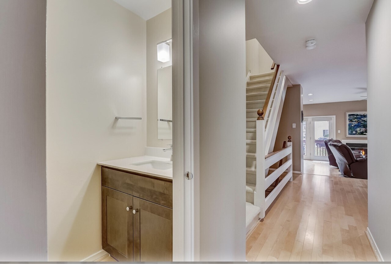 Building Photo - 909 Winchester Ct