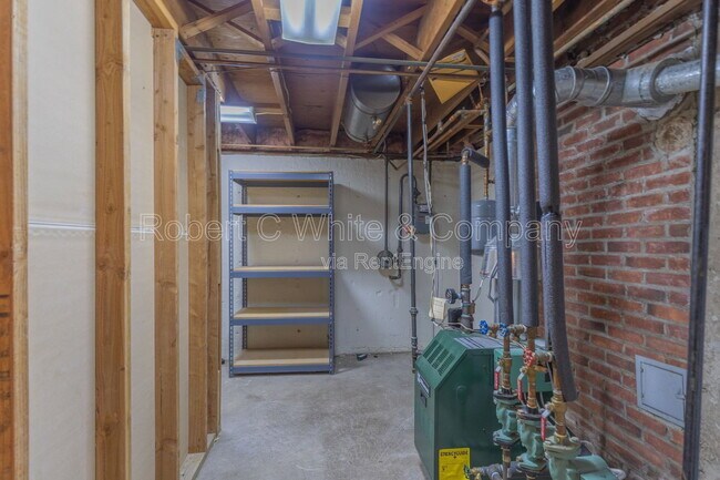 Building Photo - 427 Graham Rd