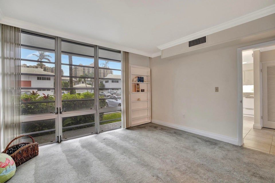 Building Photo - 2727 Yacht Club Blvd