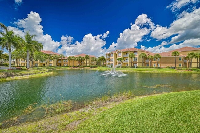 Building Photo - NOW AVAILABLE - Cozy Condo in Fort Myers - 15 Minutes from Beach!