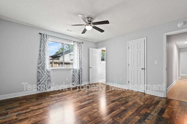 Building Photo - 313 Clearwater Dr