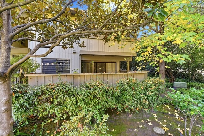 Building Photo - Hidden Gem at Saratoga Creekside – End Unit with Yard